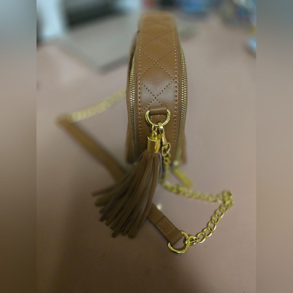 Joy & Iman Diamond Quilted Genuine Leather Crossbody With RFID~ - Picture 4 of 16